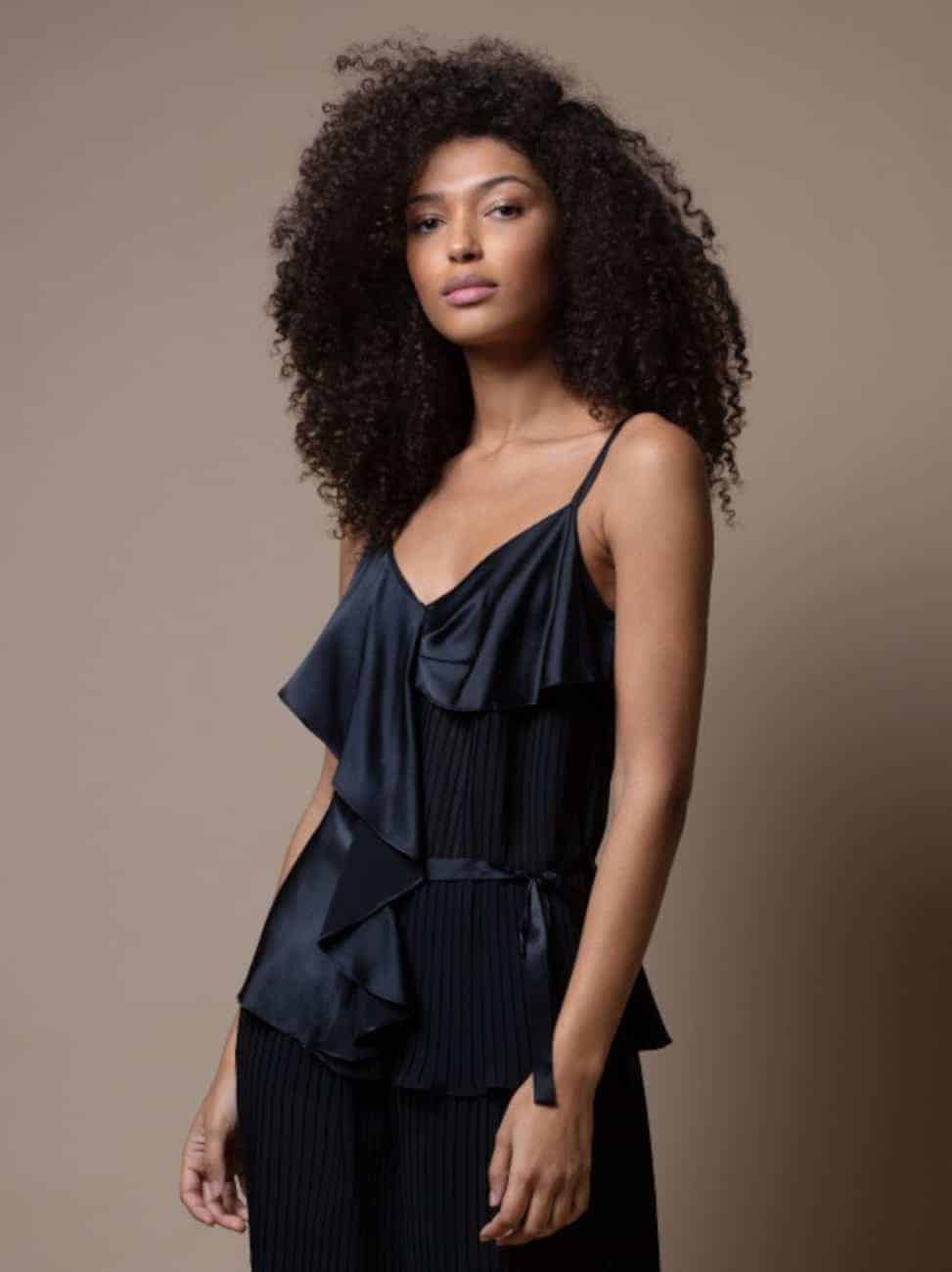 Top in seta color nero