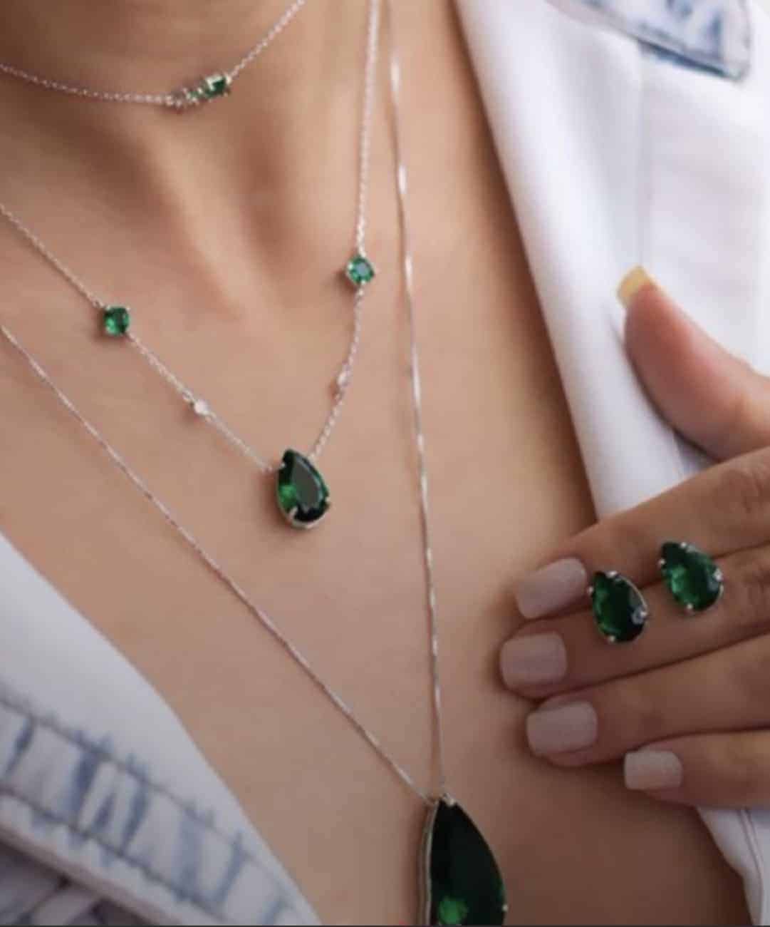 Orecchini in Oro Bianco e Cristalli Naturali – Green Ocean - immagine 2