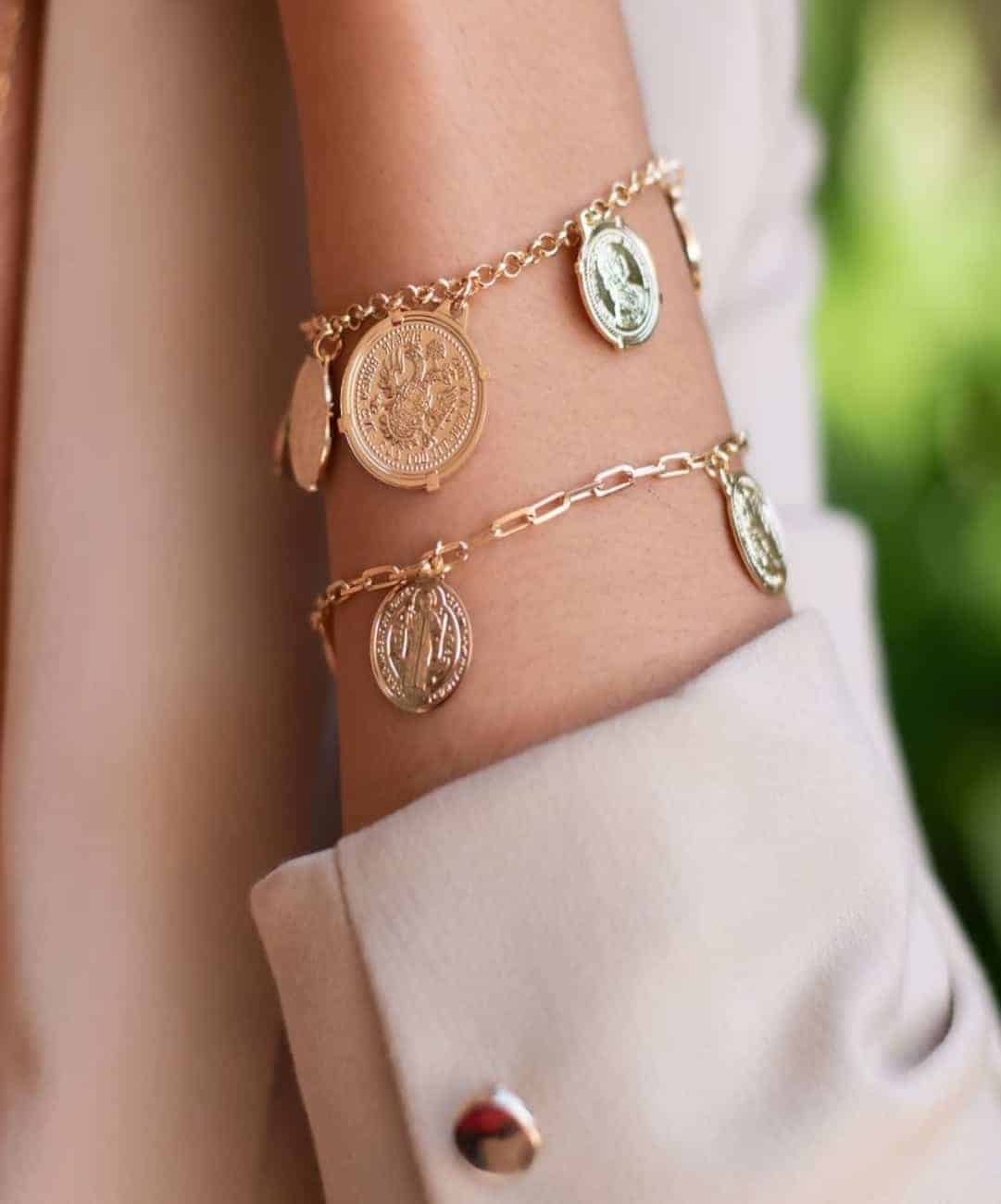 Braccialetto con pendenti monete