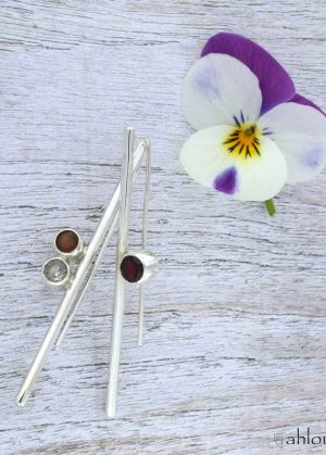 Orecchini lunghi con pietre – Piccole Cose - Granato, Tormalina e Topazio